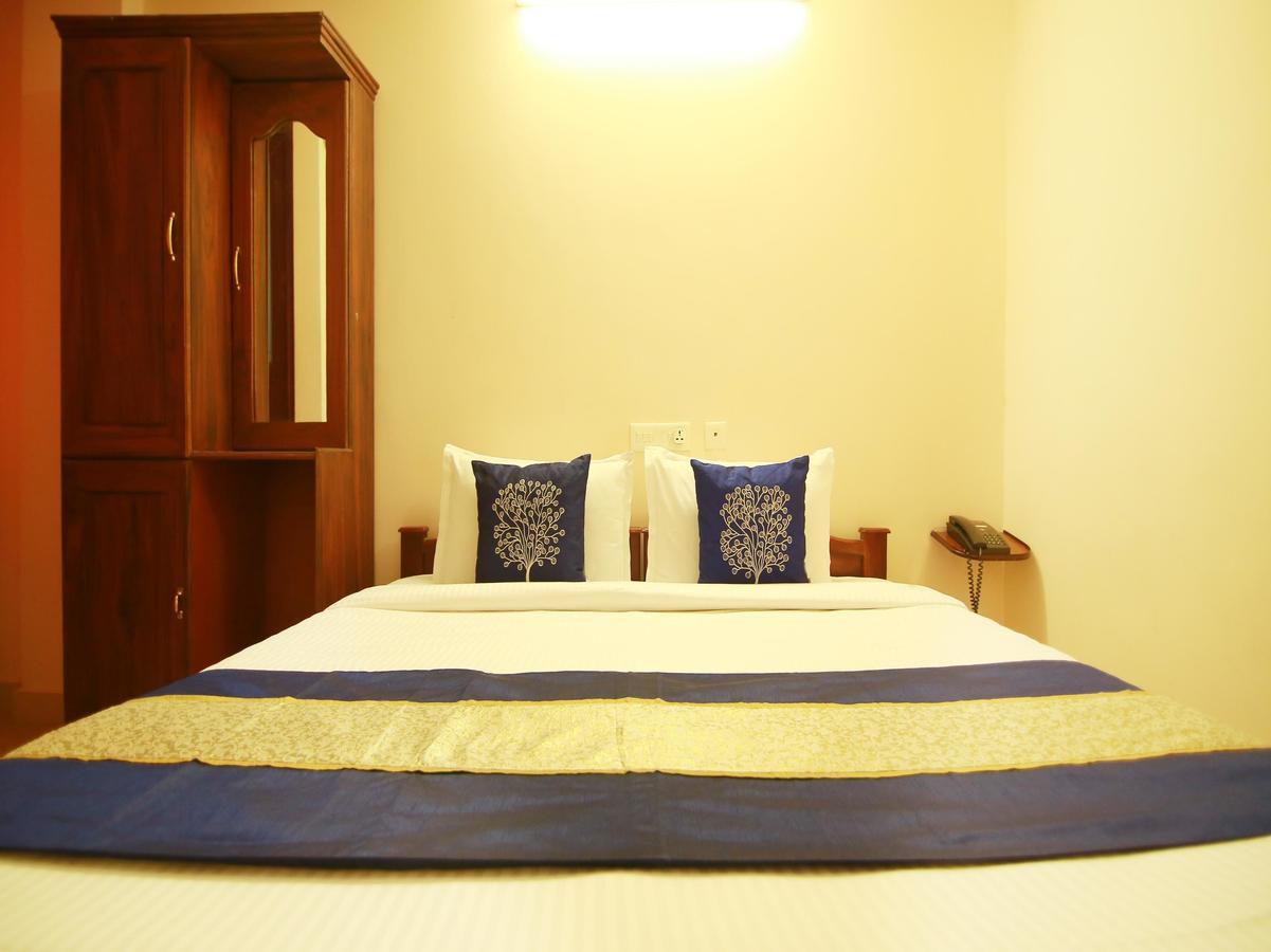 Oyo 4824 Hotel Star Kochi Exterior photo