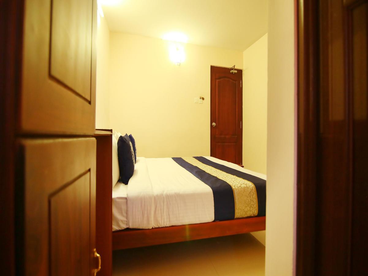 Oyo 4824 Hotel Star Kochi Exterior photo