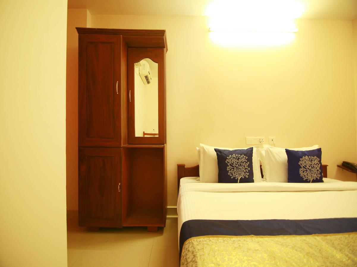Oyo 4824 Hotel Star Kochi Exterior photo