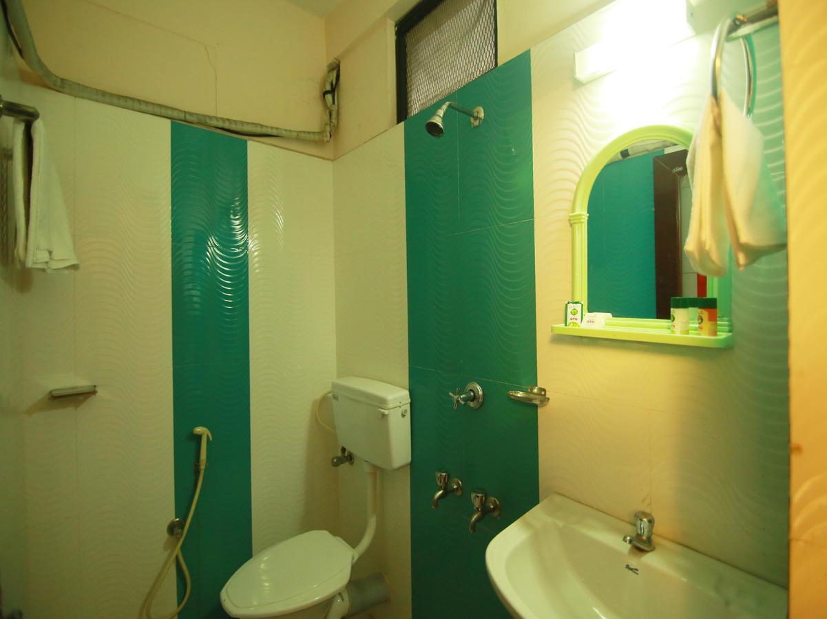 Oyo 4824 Hotel Star Kochi Exterior photo