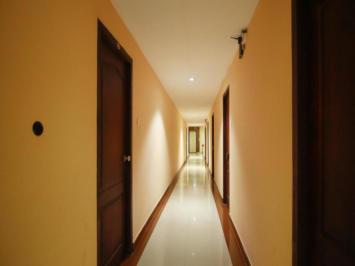 Oyo 4824 Hotel Star Kochi Exterior photo