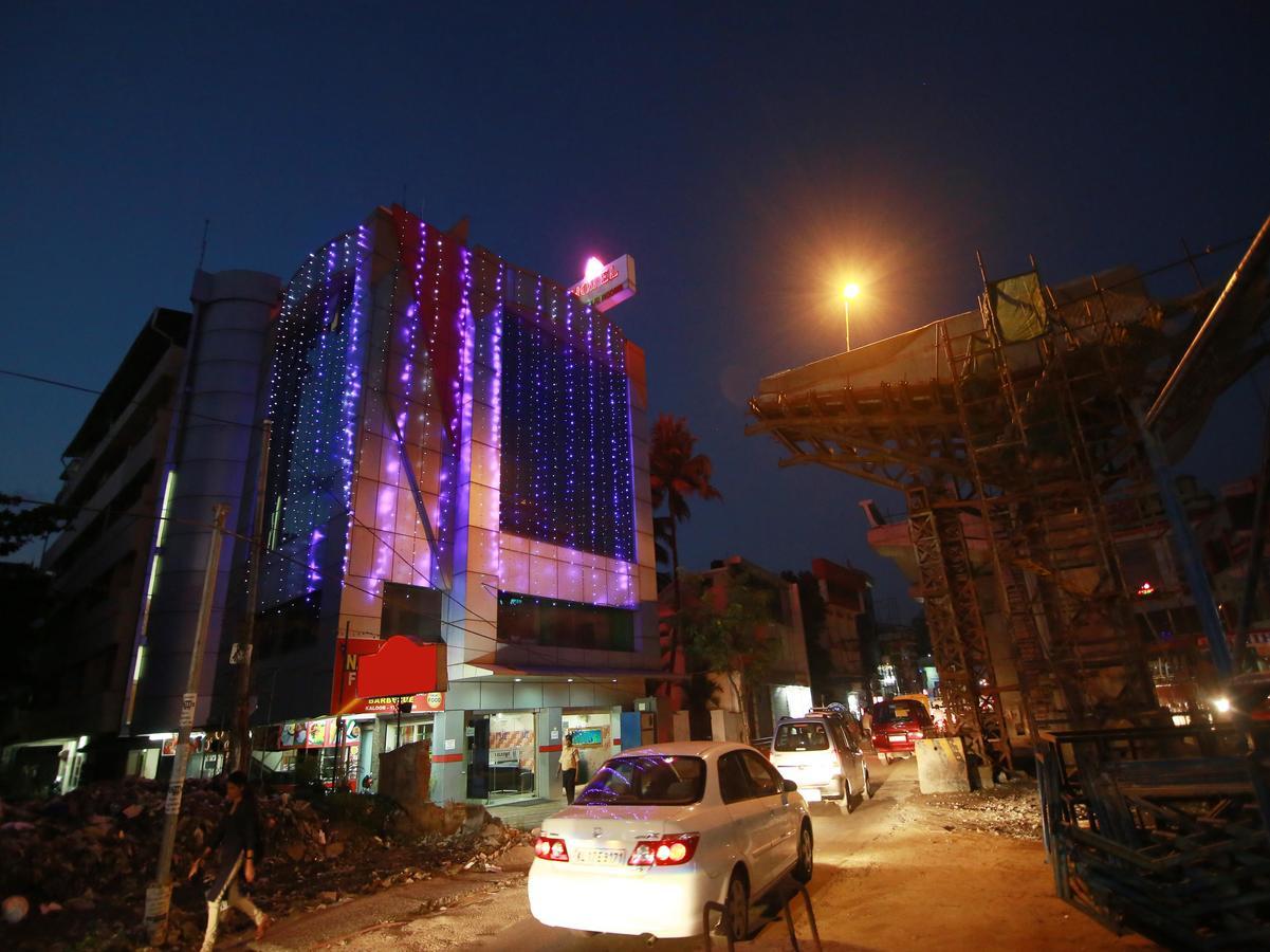 Oyo 4824 Hotel Star Kochi Exterior photo